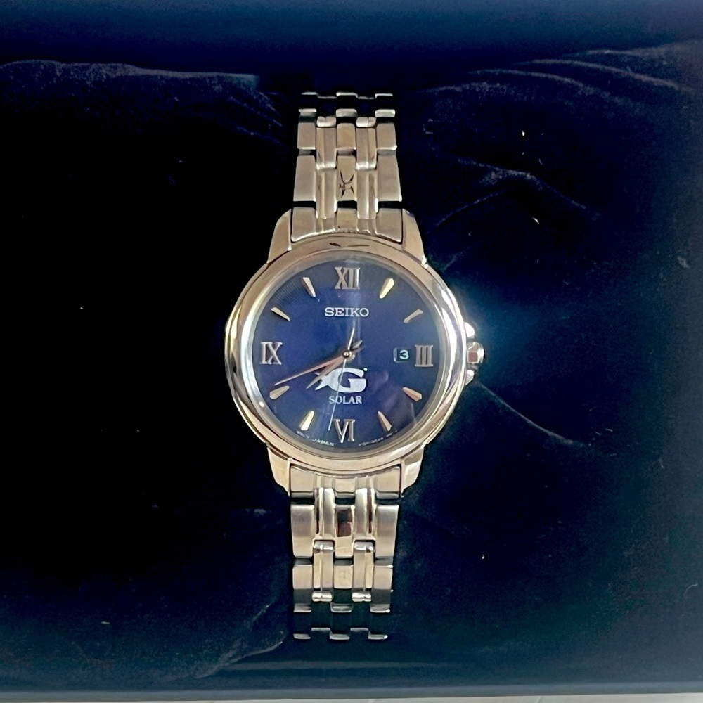 NWT Ladies Seiko Solar Blue Face Bracelet Watch